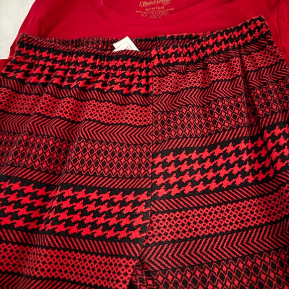 Faded Glory Red Graphic Long Sleeve and No Boundaries printed leggings. - Picture 5 of 9